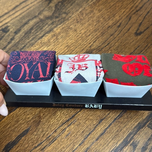 BNIB Juice Couture Boys Three Bib Set - Picture 10 of 10